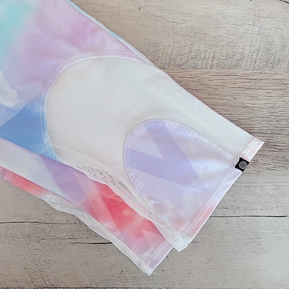 Onzie Candy Cloud Yoga Pastel Sprinter Capri Leggings Size S/M - Picture 8 of 11